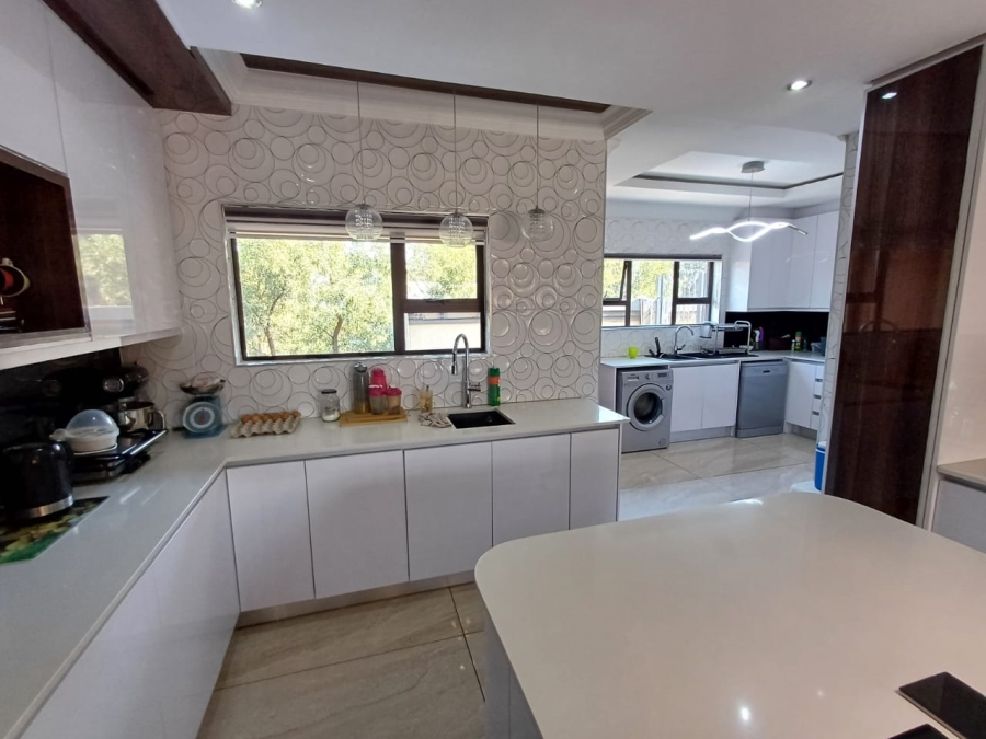 5 Bedroom Property for Sale in Xanadu Eco Park North West